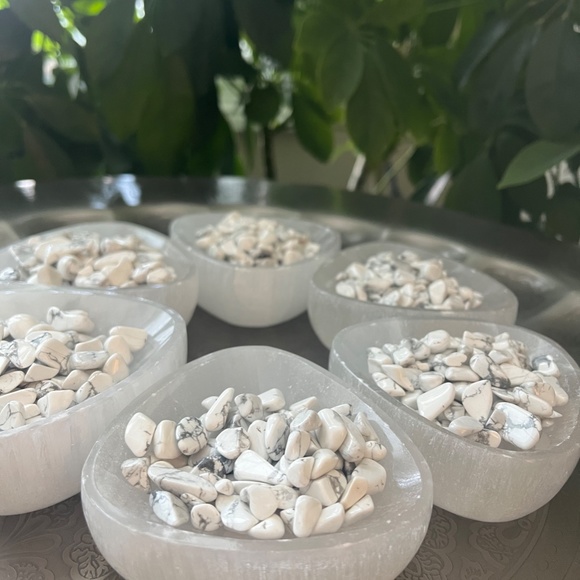 Howlite Chips - Picture 3 of 6